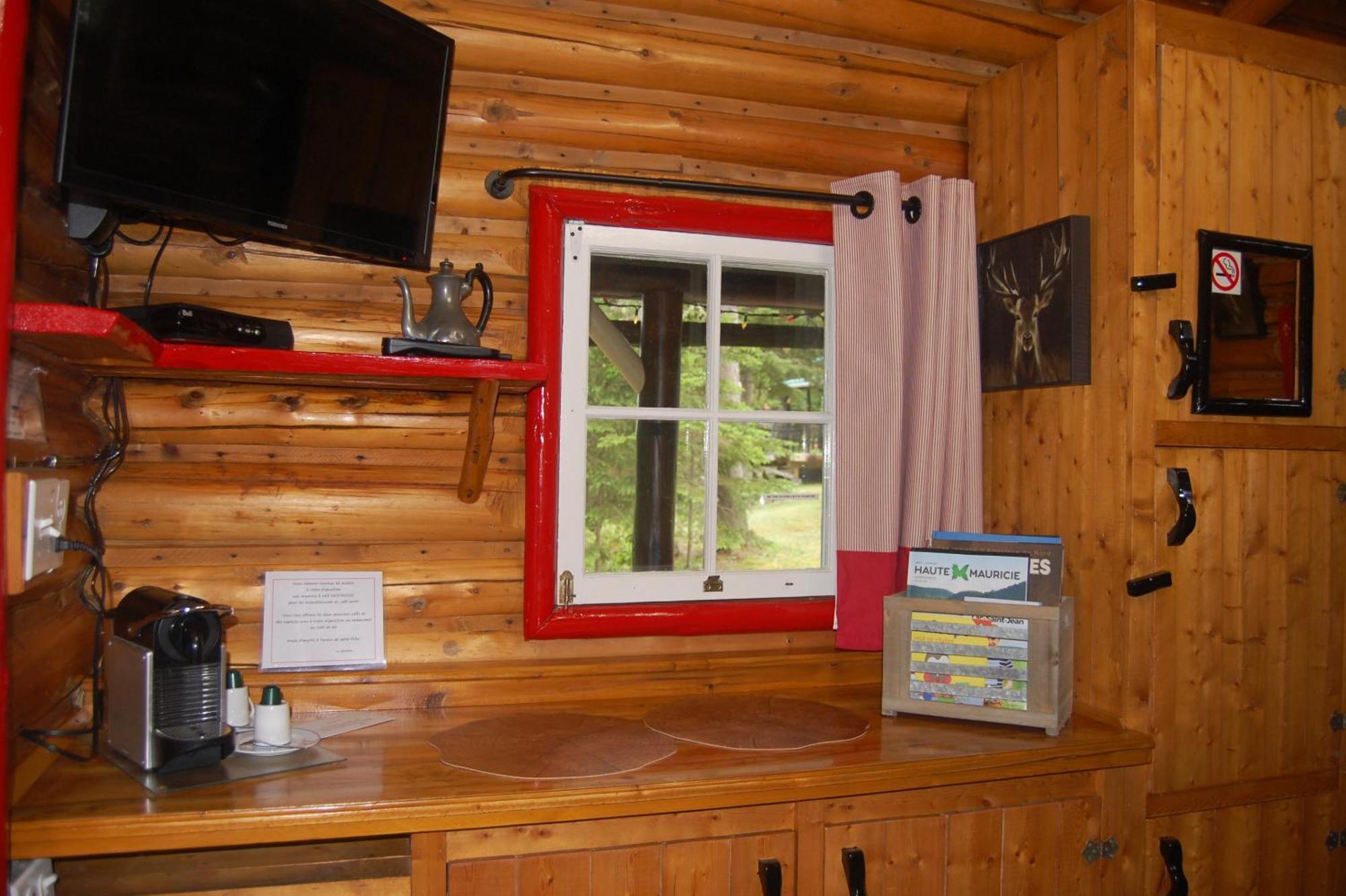 Domaine Le Bostonnais - Le Village En Bois Rond La Tuque Cameră foto